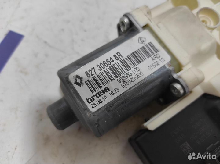 Моторчик стеклоподъемника задний правый Renault Fluence 827306548R