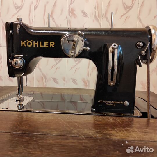 Швейная машина Kohler в тумбе