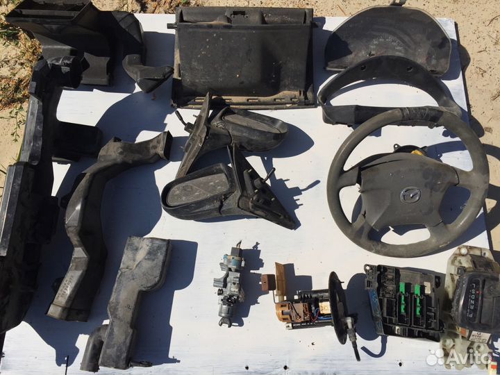 Блок предохранителей Mazda Familia BJ