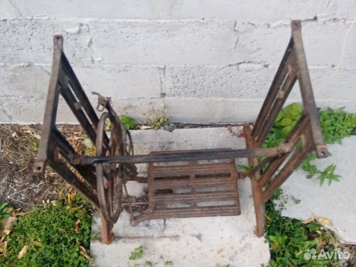 Старинная станина от швейной машинки