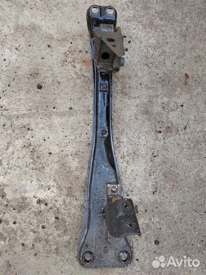 Лыжа подрамника Nissan Almera N16