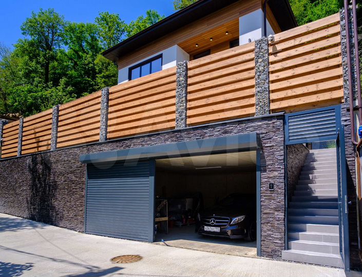 Дом 280 м² на участке 4 сот.