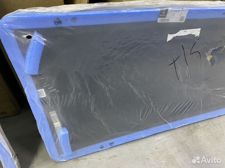 Заднее боковое стекло правое Mercedes W447 V447