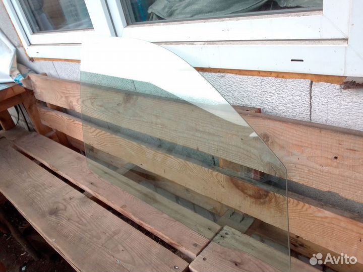 Стекло передней двери Тойота Фортунер Хайлюкс