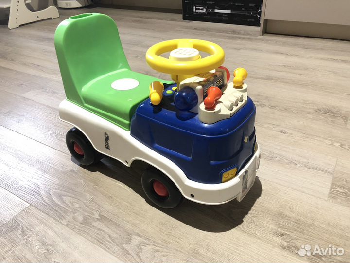 Машинка толокар, примерно до 5 лет