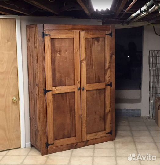 Шкаф из массива дерева