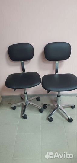 Кресло для мастера маникюра бу