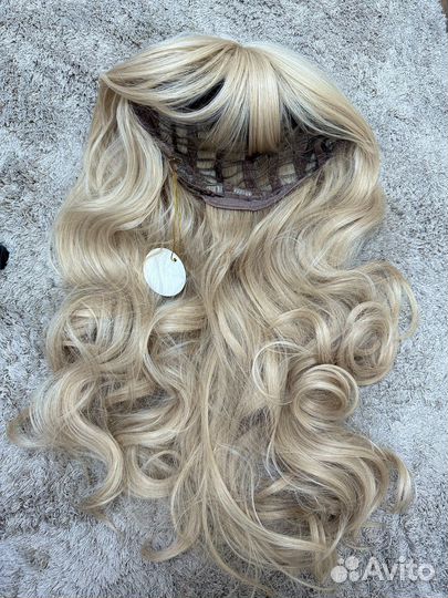 Парик блонд с челкой теплый русый