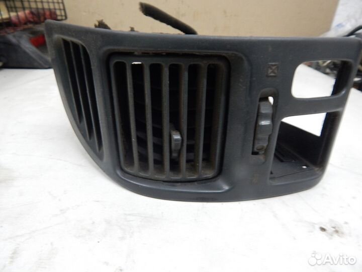 Воздуховод левый Mitsubishi Galant 1996-2005