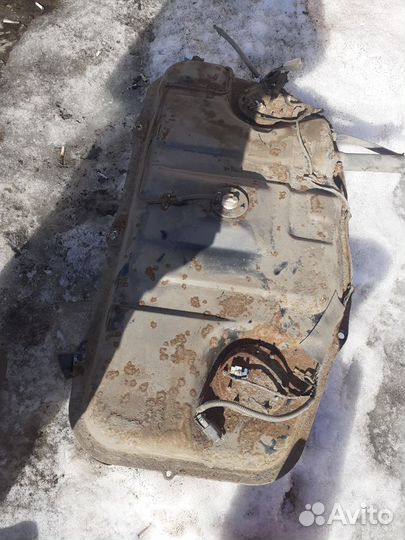 Топливный бак (бензобак) Mitsubishi Space Wagon