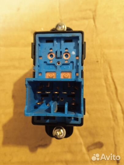 Кнопка стеклоподьемника Kia Rio 3