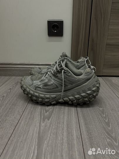 Balenciaga defender серые