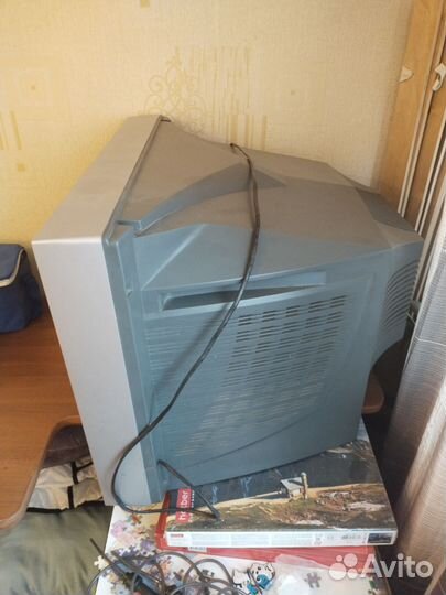 Продам на запчасти телевизор