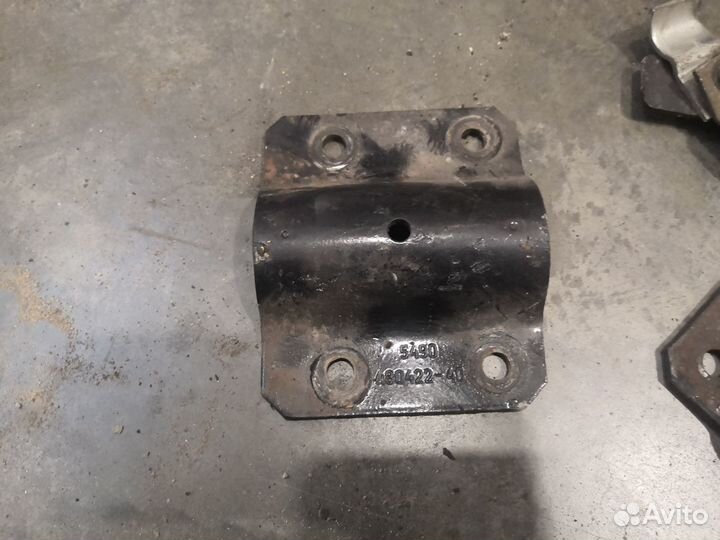 Кронштейн держателя заднего крыла камаз 5490