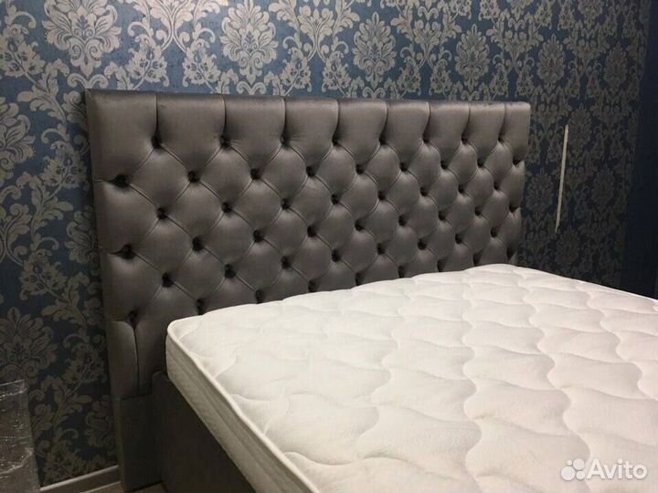 Кровать двухспальная с мягким изголовьем