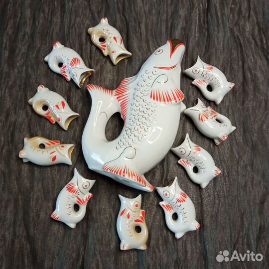 Фарфоровый штоф и 10 рюмок. Рыбки. Полоне зхк