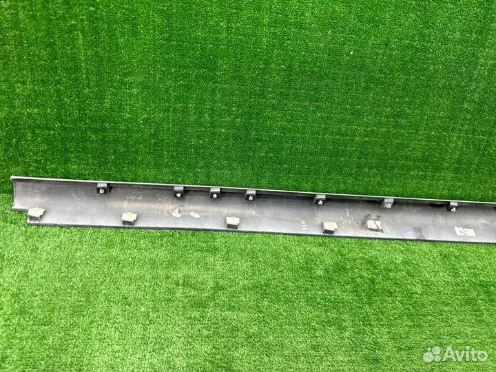 Накладка на порог наружная правая Hyundai Staria