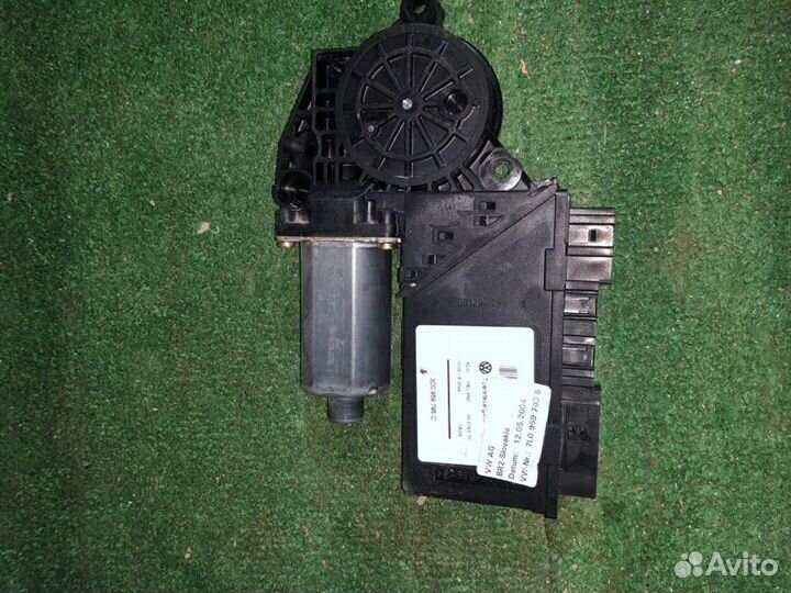 Мотор стеклоподъемника задний левый Porsche