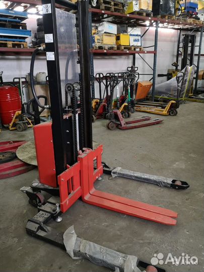 Штабелер с широкими опорами