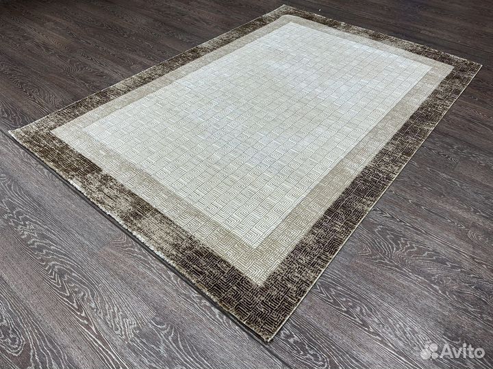 Новый современный ковер, бежевый