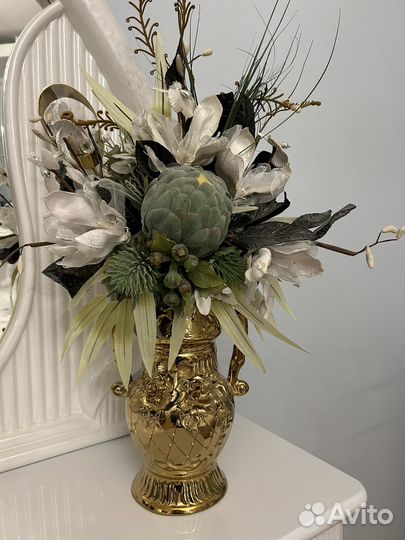 Букет из искуств.цветов в вазе