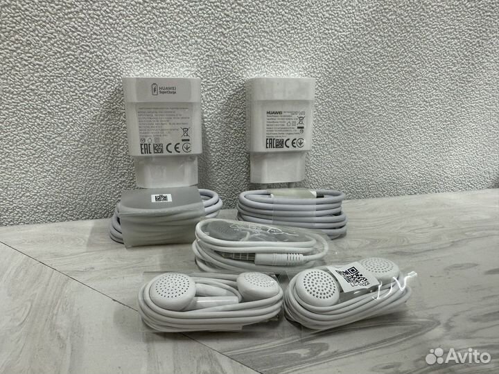 Адаптеры + провод из комплектов новых телефонов