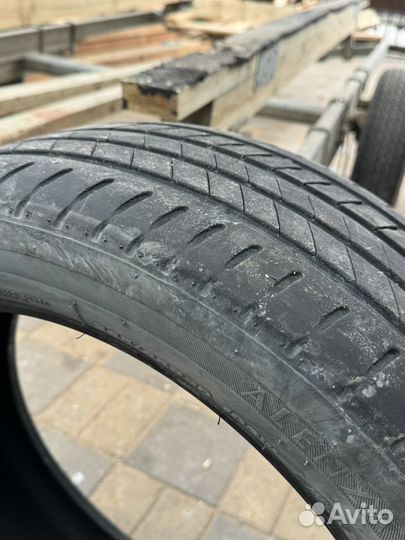 Bridgestone Alenza 001 245/45 R20