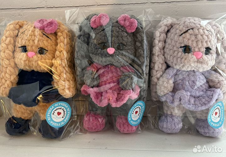 Зайка плюшевая игрушка вязаная