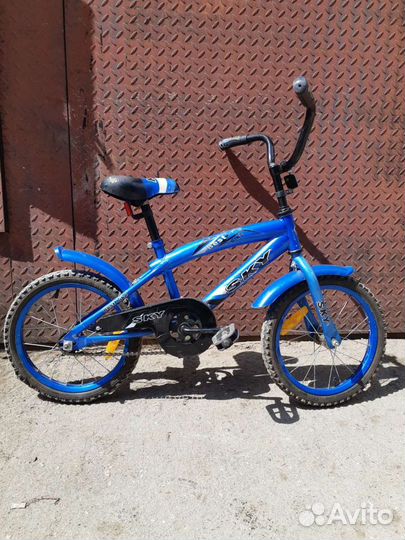 Детский велосипед с боковыми калёсиками