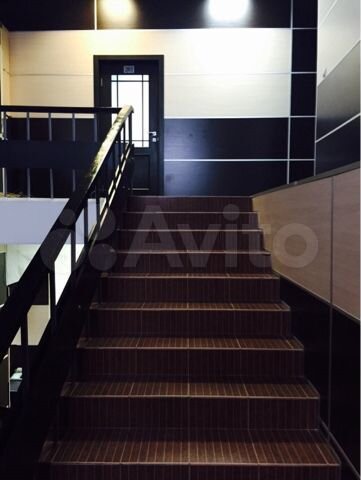 Здание с офисными помещениями