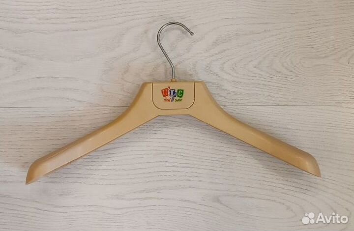 Вешалка для одежды (плечики)