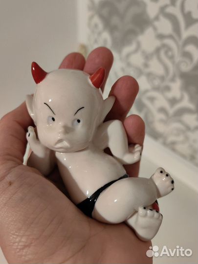 Фарфоровая фигурка чертик