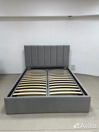Кровать Полоски новая