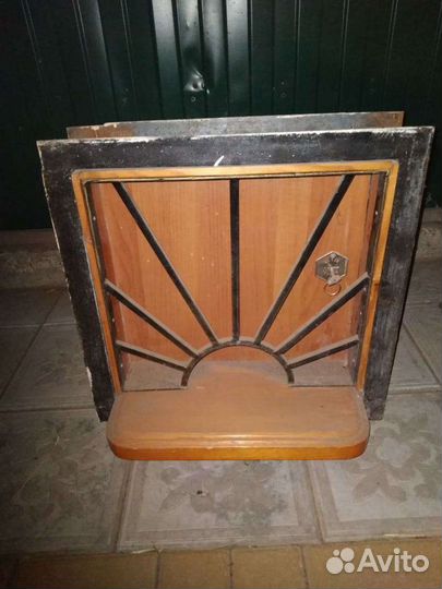 Окошко с дверцей