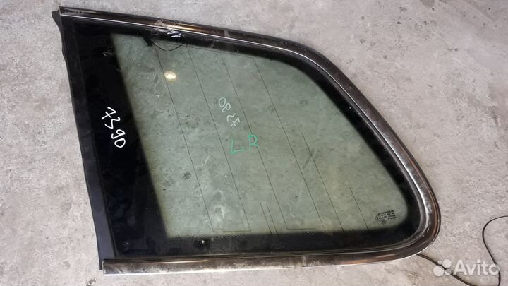 Стекло заднее глухое левое VW Touareg NF