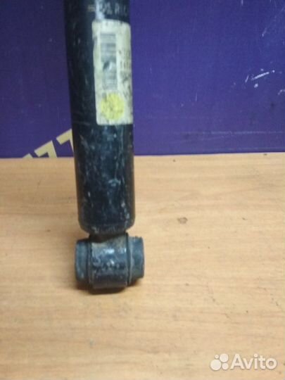 Амортизатор задний Renault Fluence седан 2010