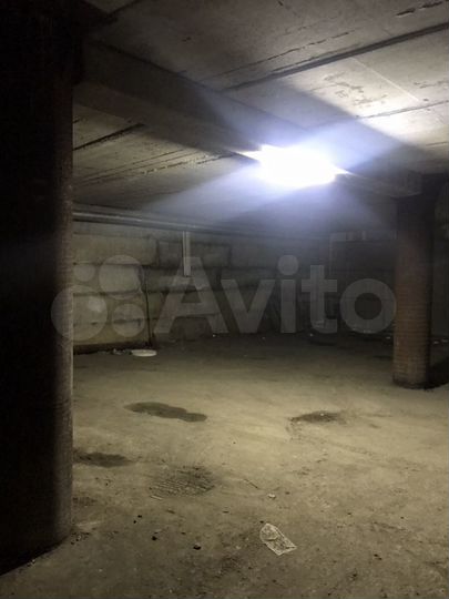 Машиноместо, > 30 м²
