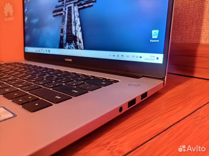 Стильный ультрабук matebook D15, 8gb,256gb m2,IPS