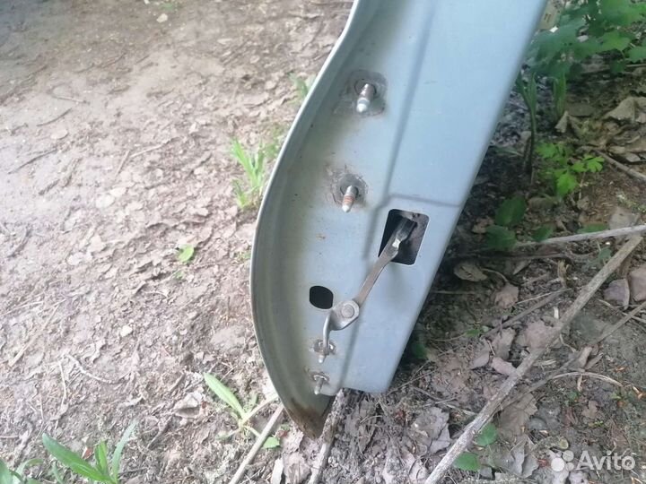 Дверь Renault Logan 1