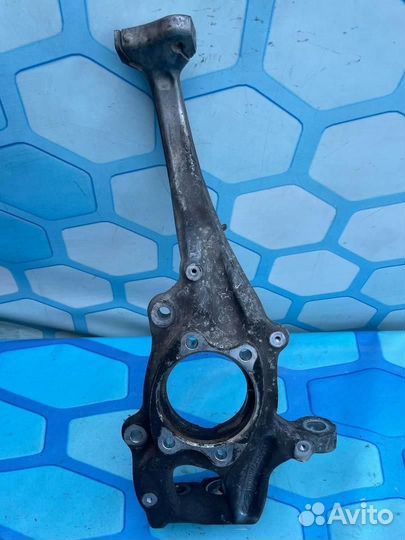 Кулак поворотный передний правый 8K0407254R