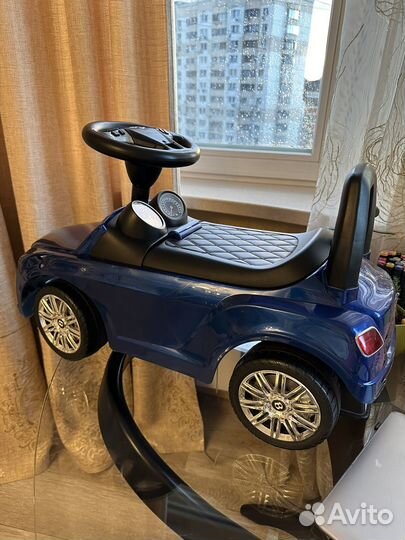 Машинка-каталка bmw