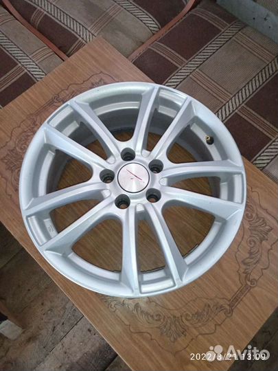 Продам 2 диска