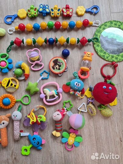 Развивающий коврик tiny love + пакет погремушек