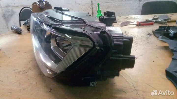 Фара левая Volkswagen Tiguan 2 Led