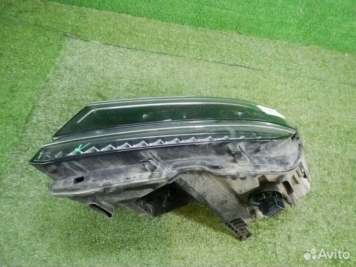 Фара левая Volkswagen Tiguan