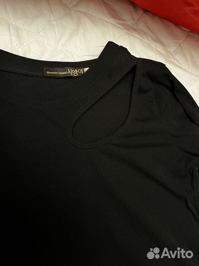 Лонгслив черный женский с вырезом