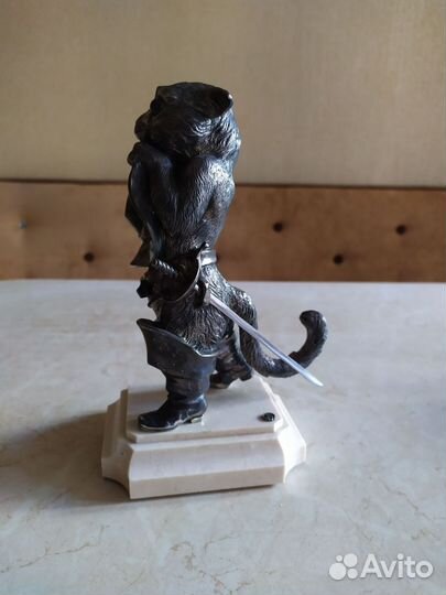 Бронзовая статуэтка