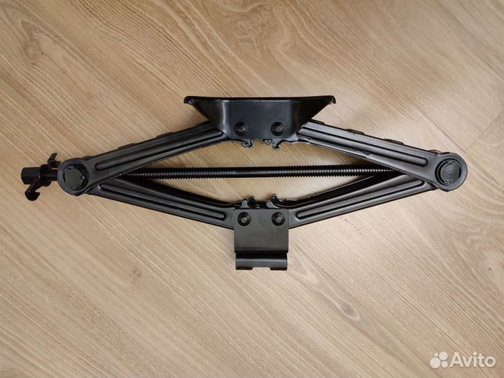 Домкрат винтовой 2т