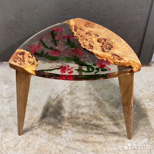 Журнальный столик из массива