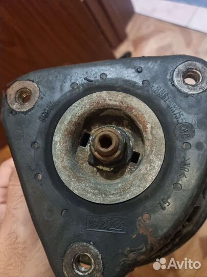 Амортизатор передний Mazda 3 BK BL